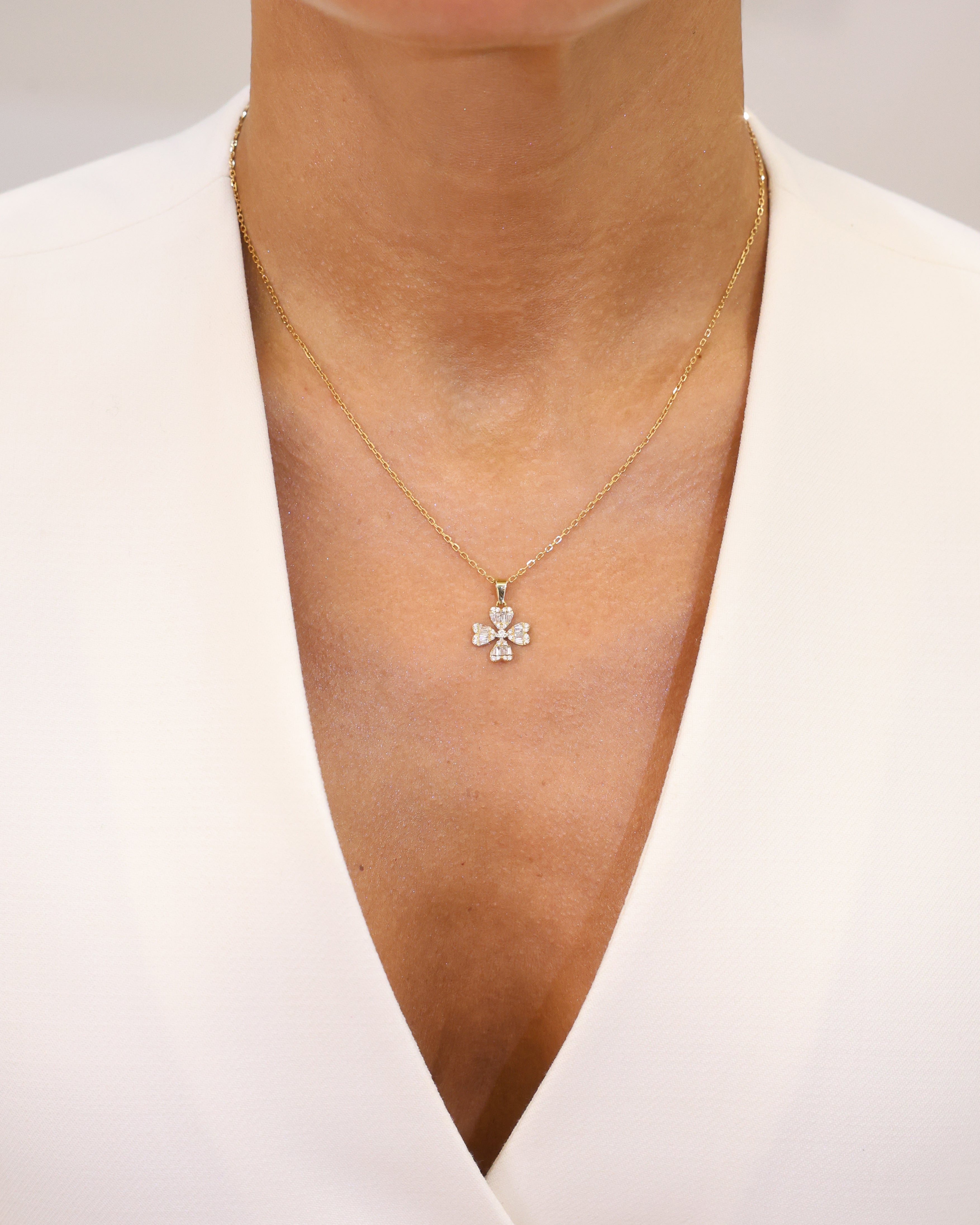 FLOWER PENDANT NATURAL DIAMOND