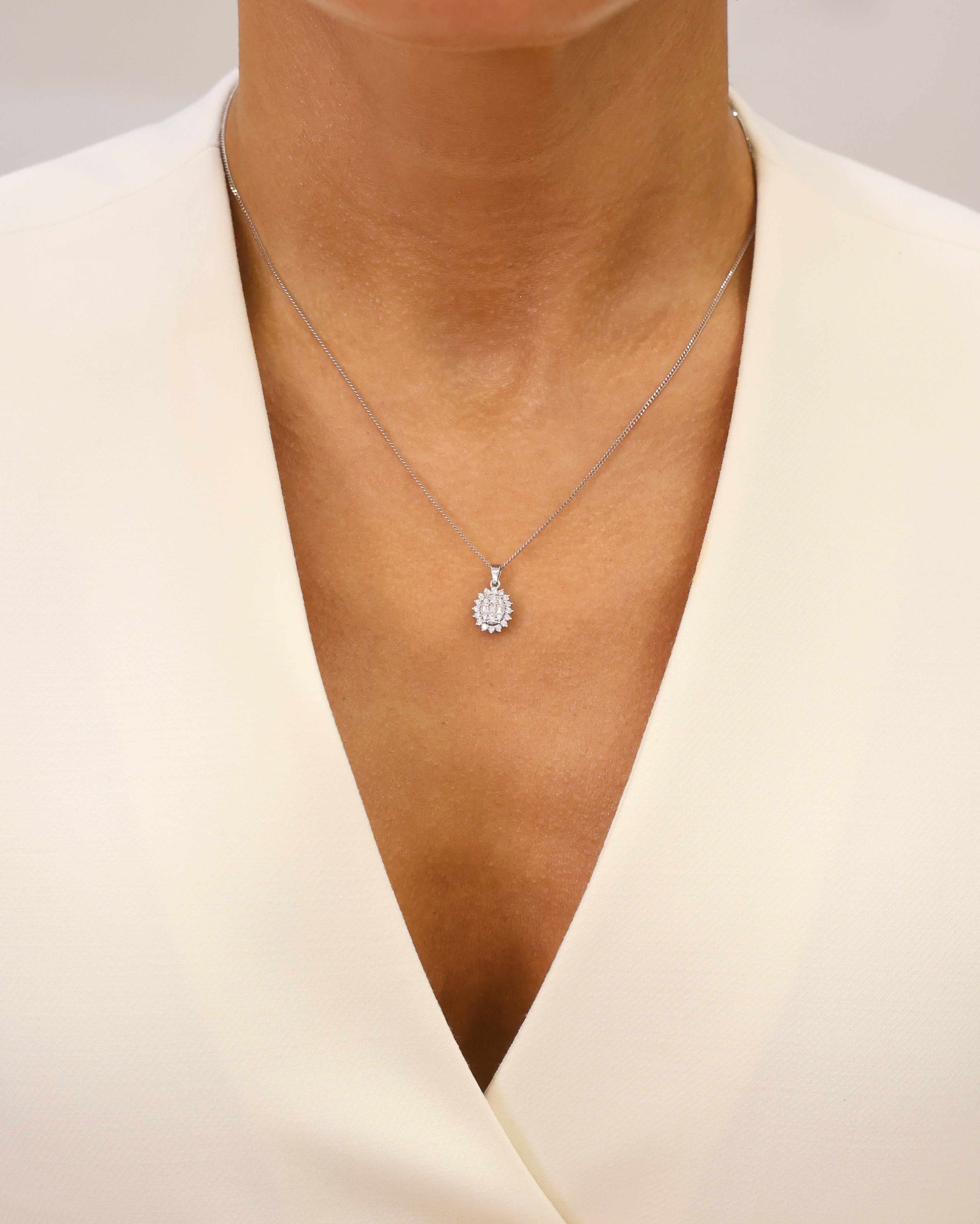 OVAL PENDANT NATURAL DIAMOND