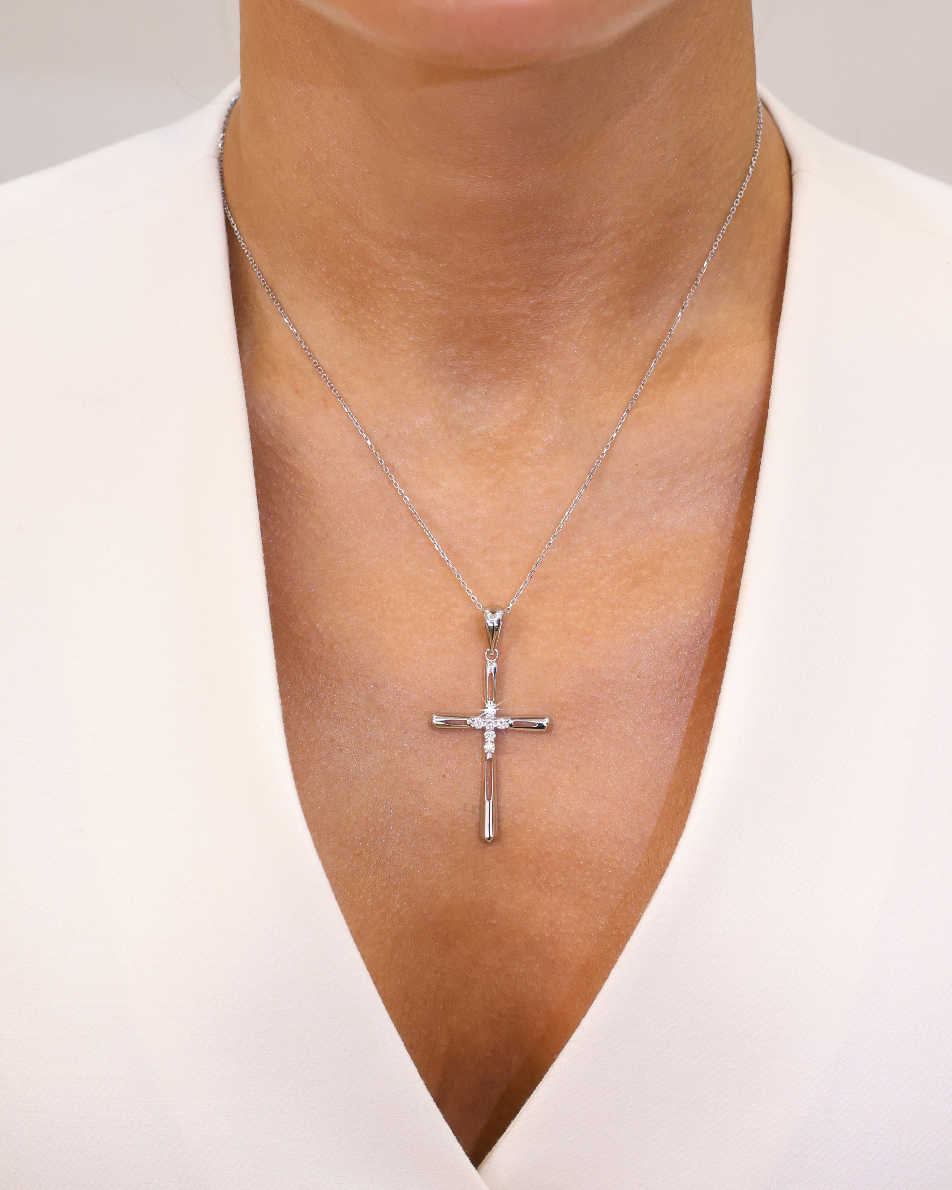 CROSS PENDANT NATURAL DIAMOND 0,30 CT.