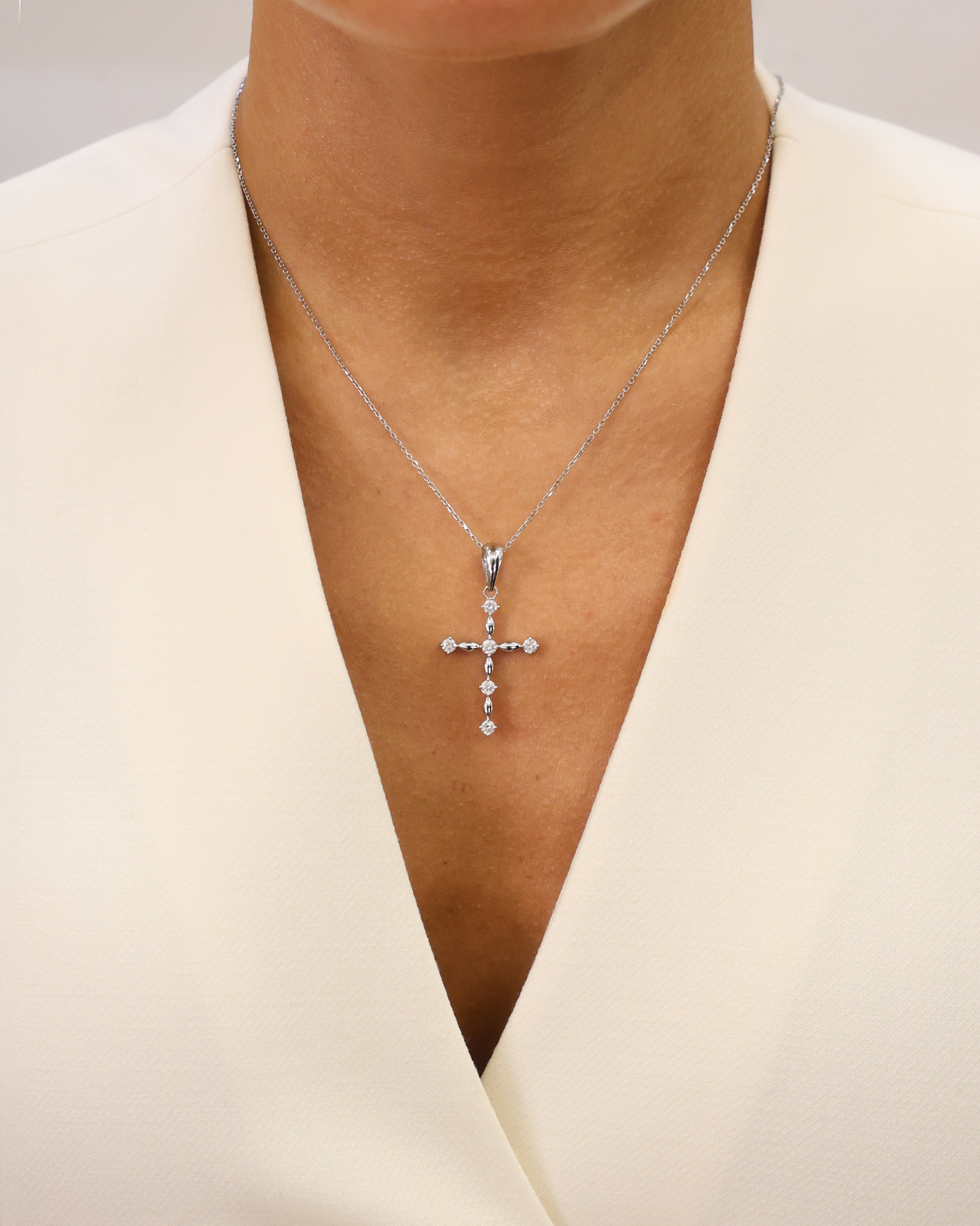 NATURAL DIAMOND CROSS PENDANT