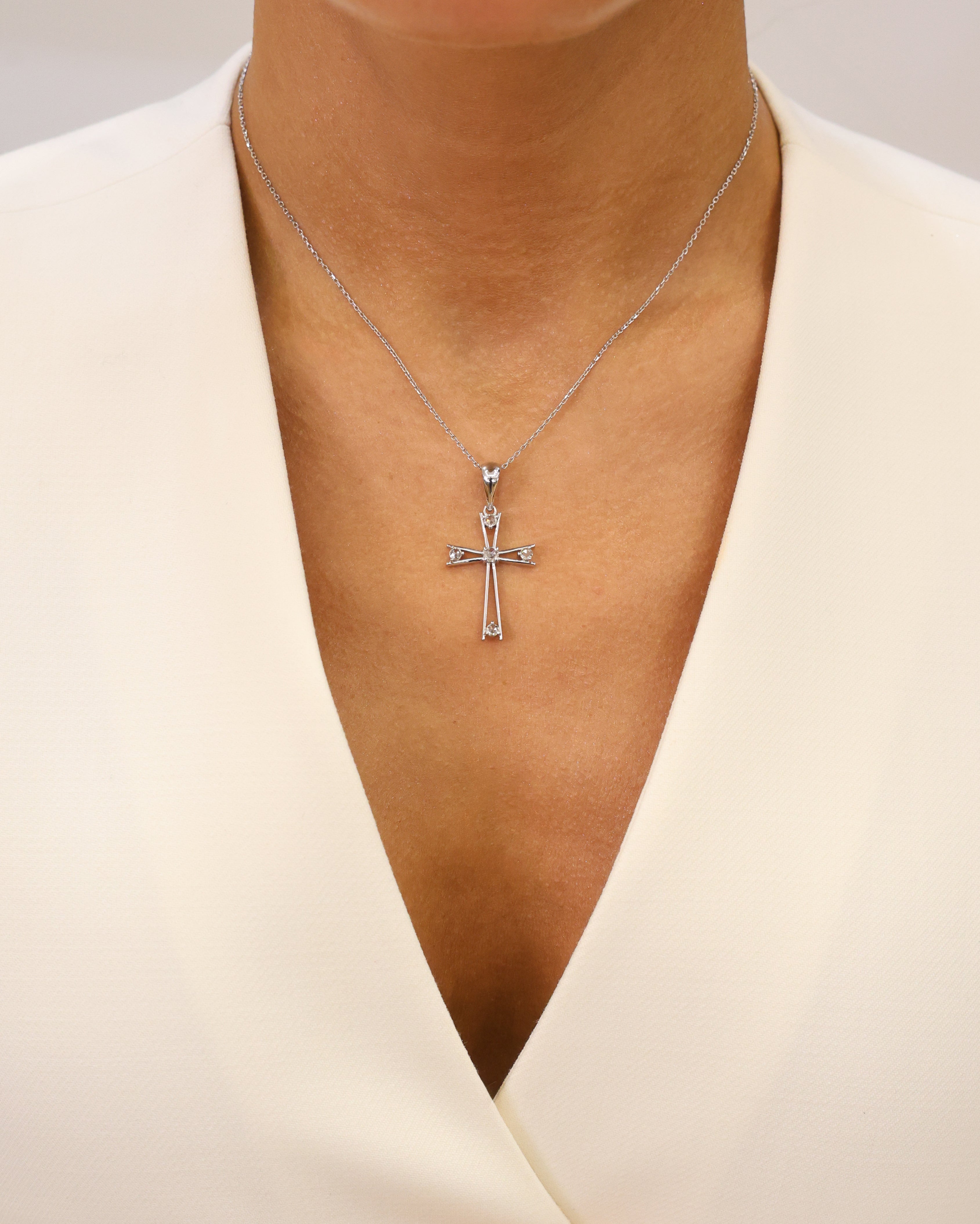 NATURAL DIAMOND CROSS PENDANT