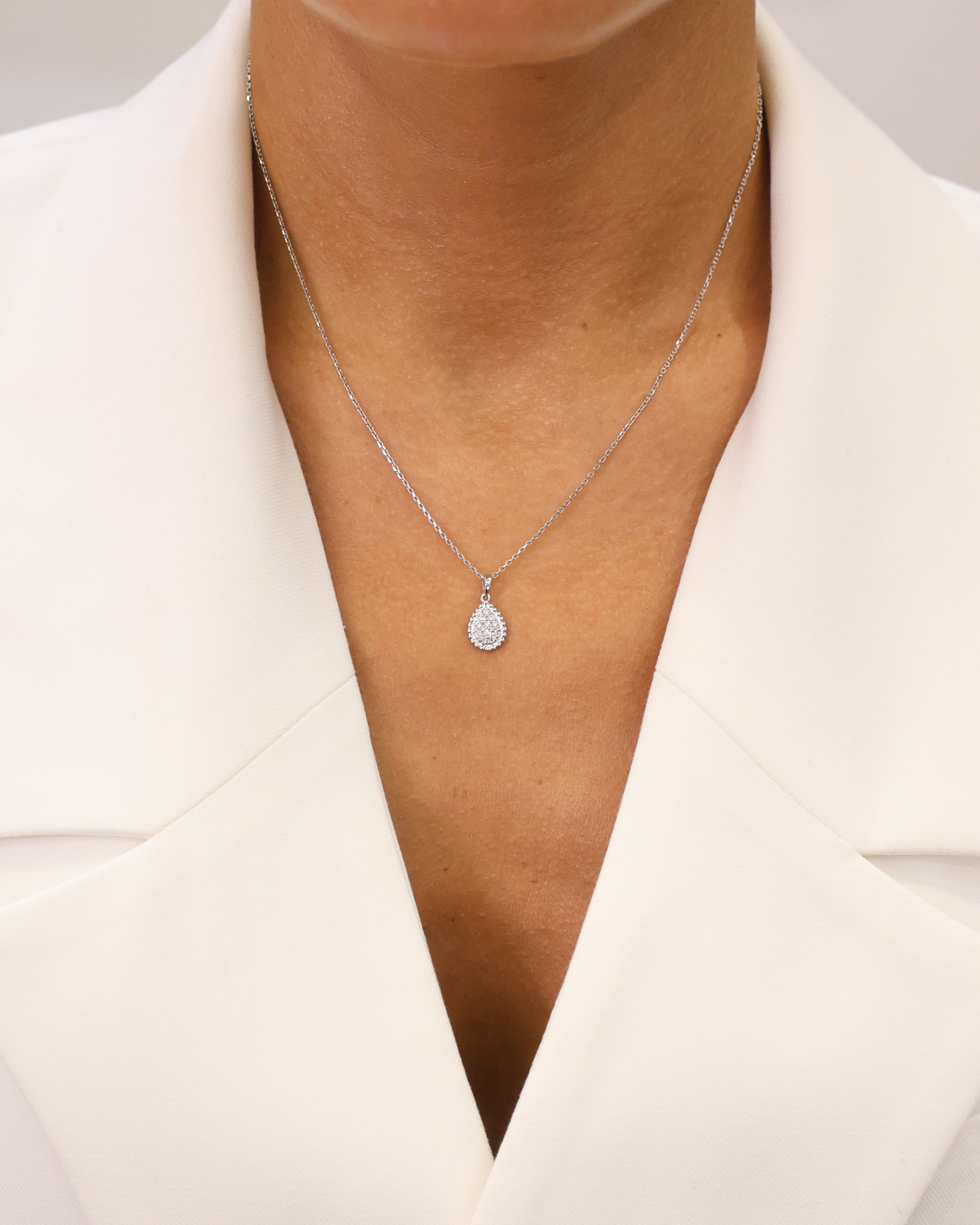NATURAL DIAMOND DROP PENDANT - 0,13 ct.