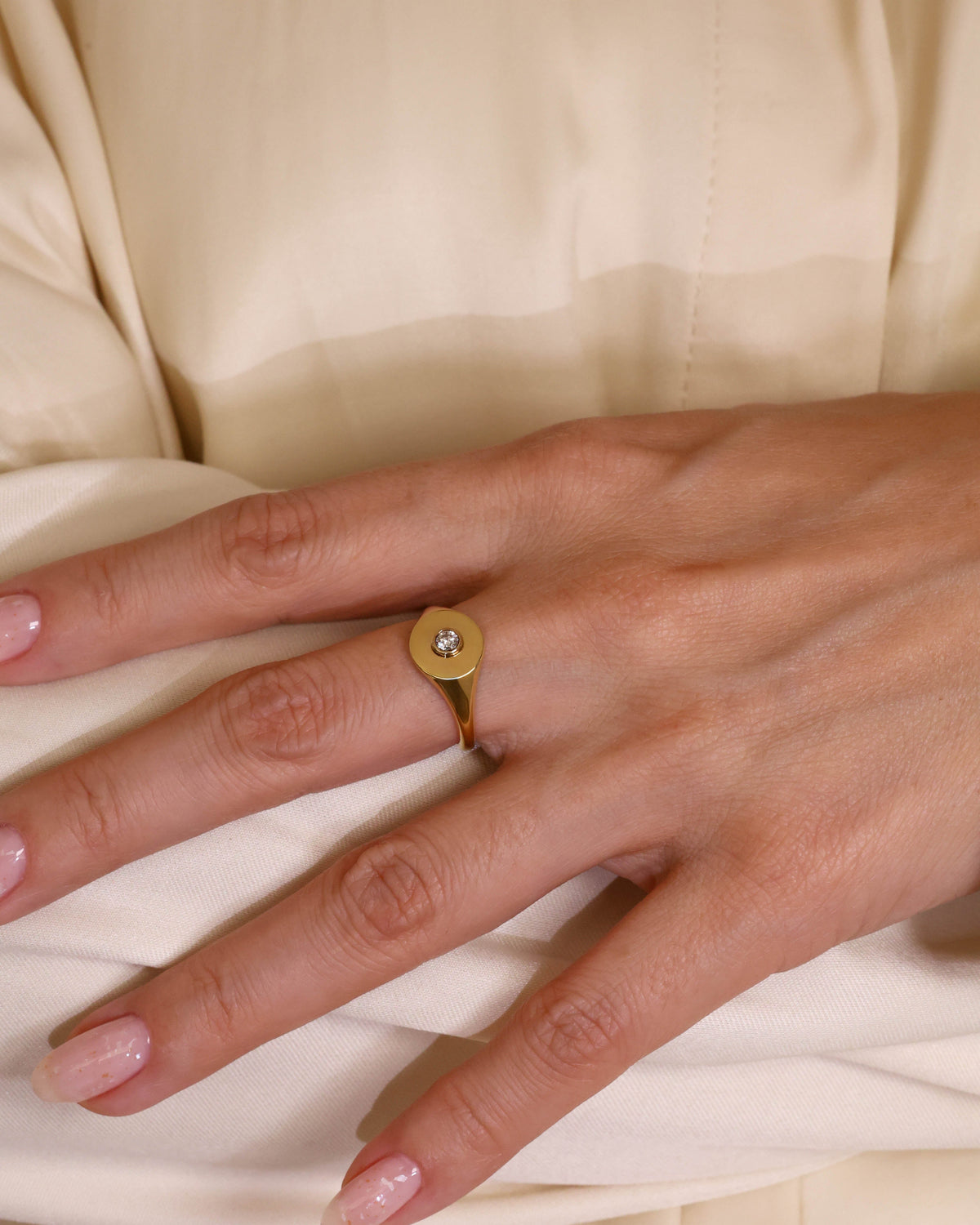 Round Diamond Bezel Setting Signet Ring in 18K Yellow Gold, 0.11 ct