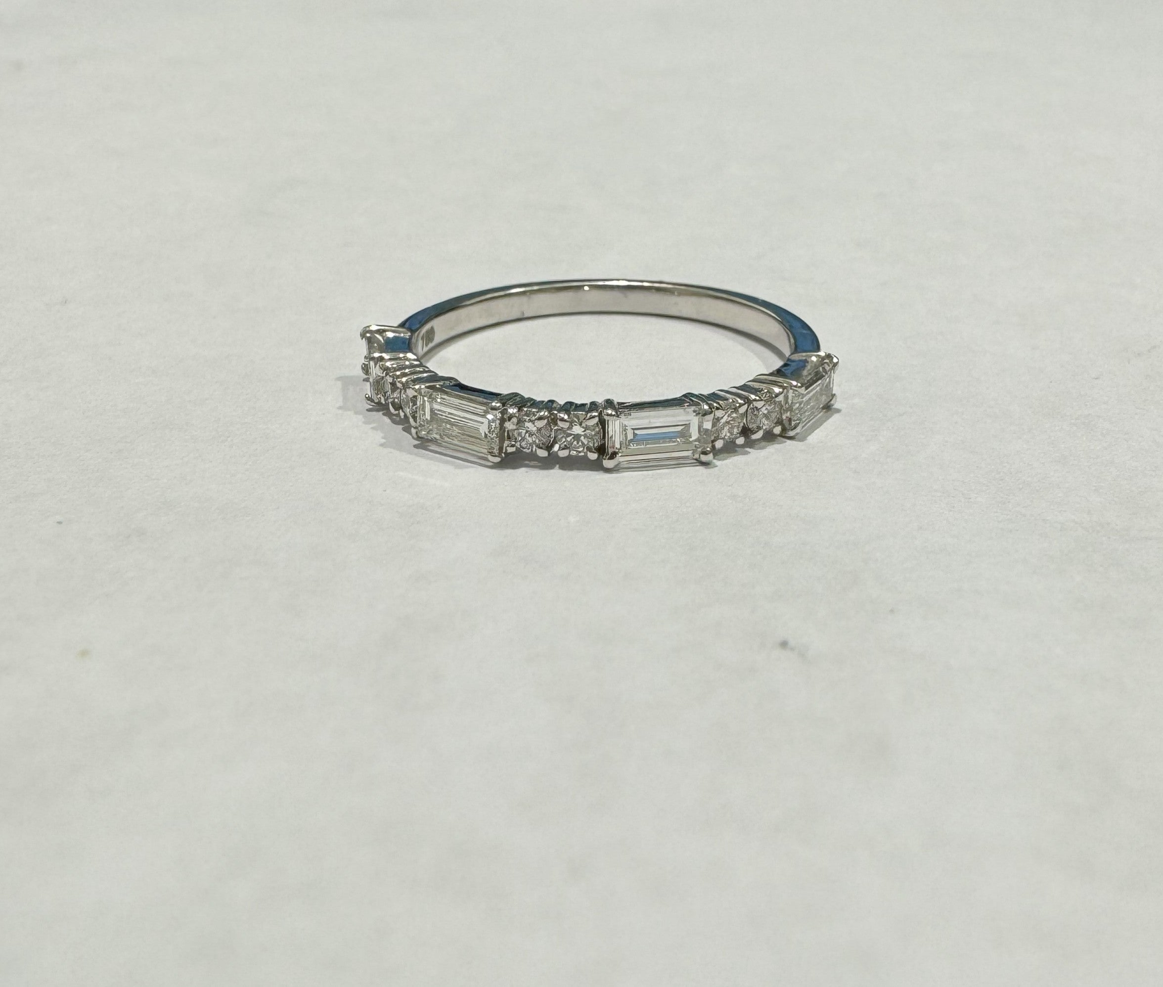 0.58 ct round cut diamond 18k white gold ring