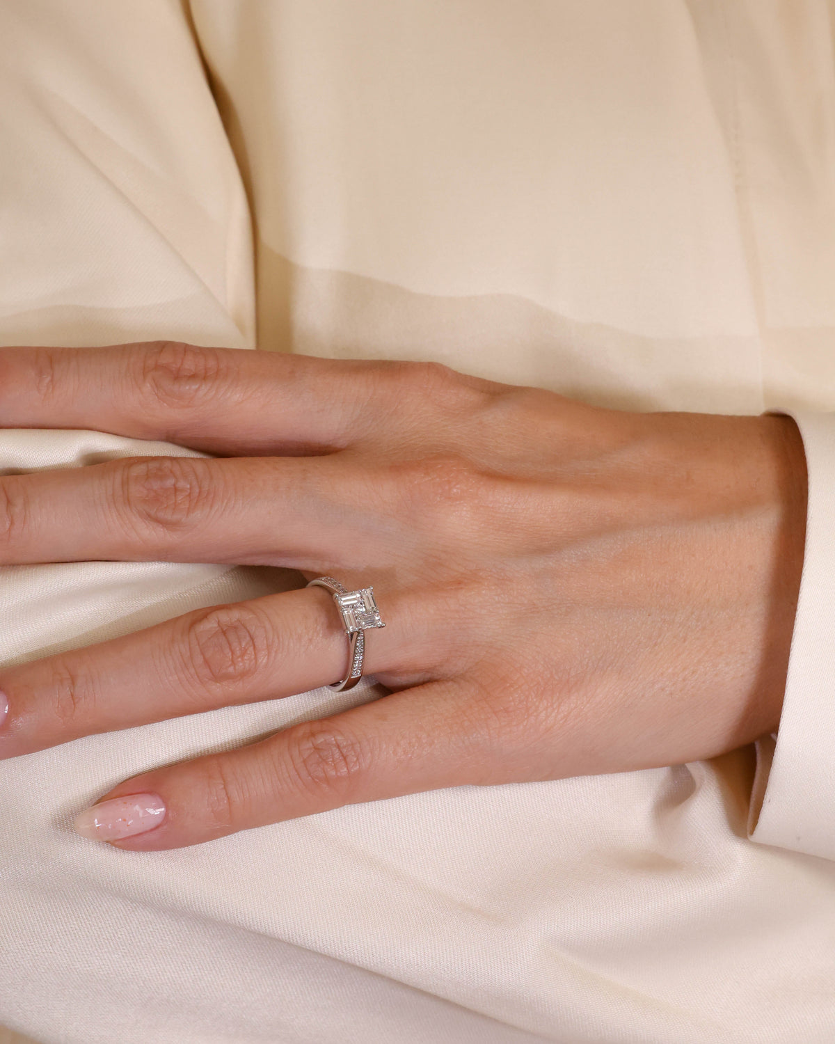 Diamond Cluster Ring in 18K White Gold, 0.05 ct