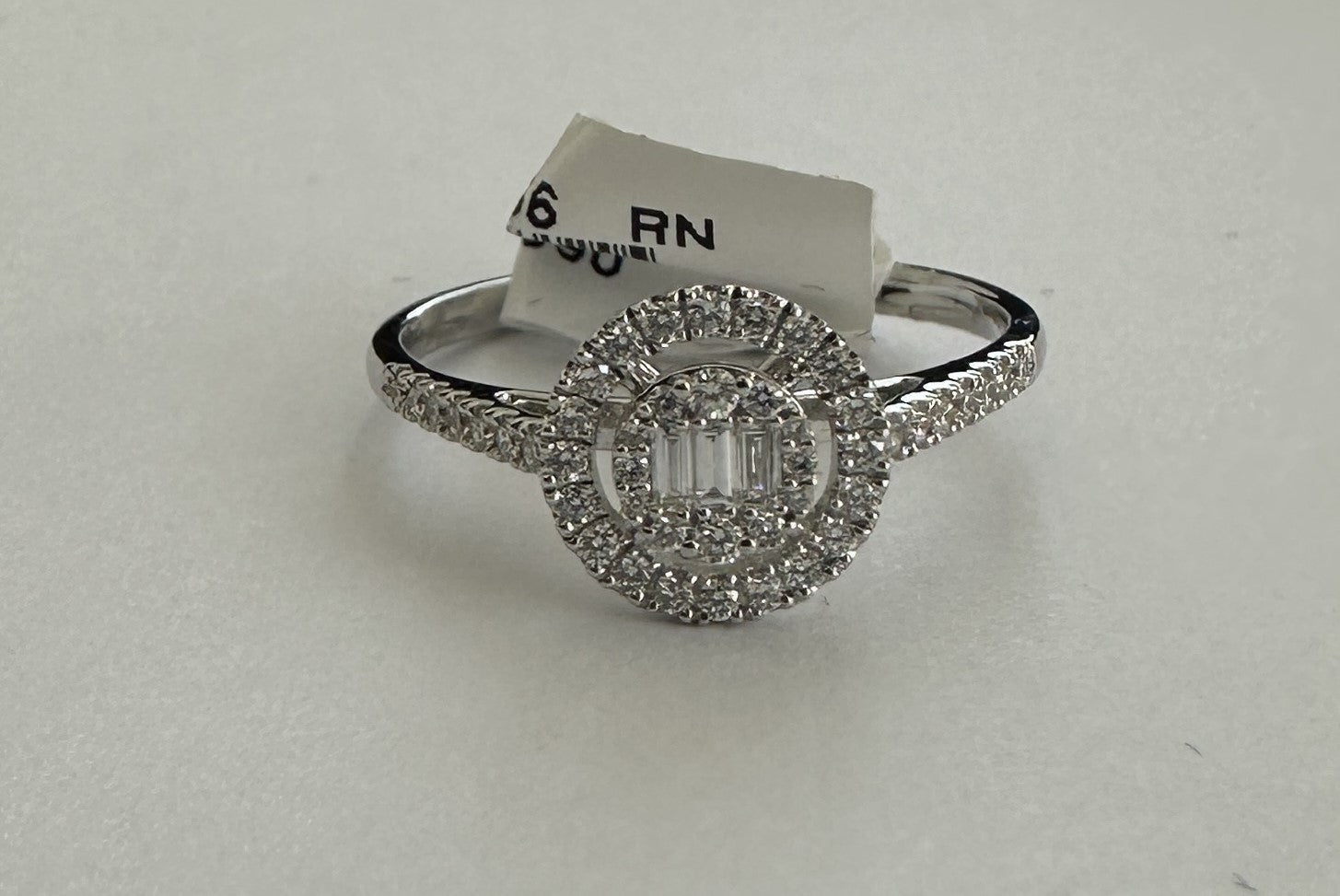 0.32 ct round cut diamond 18k white gold ring