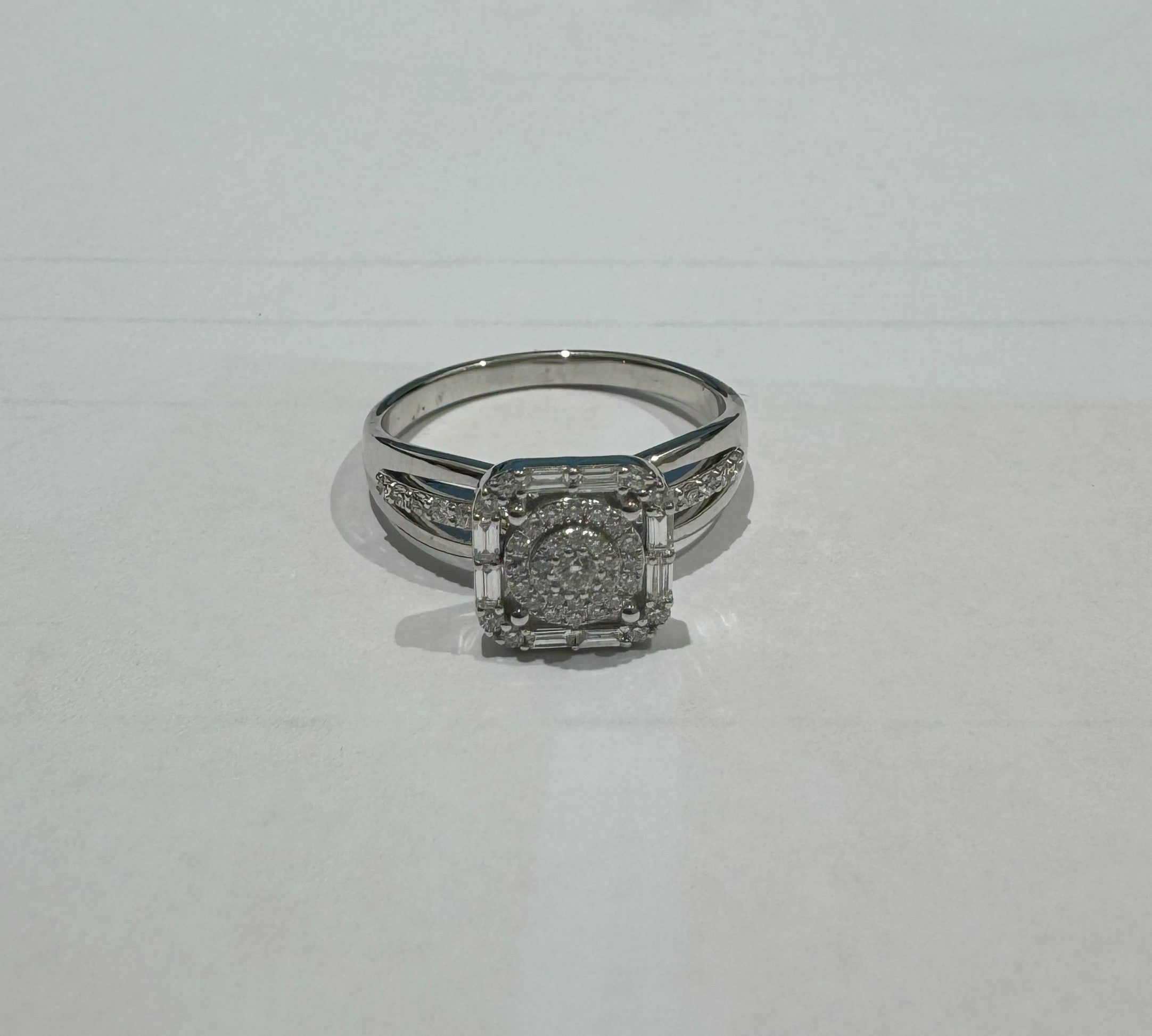 0.44 ct round cut diamond 18k white gold ring