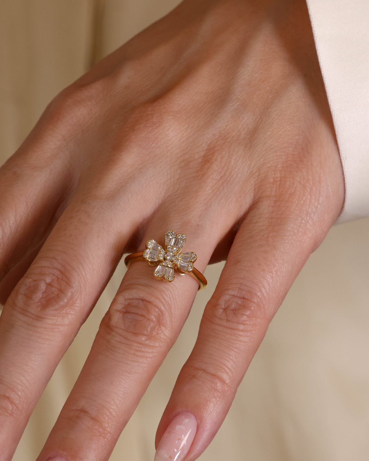 Diamond Clover Baguette Ring in 18K Yellow Gold – view 2