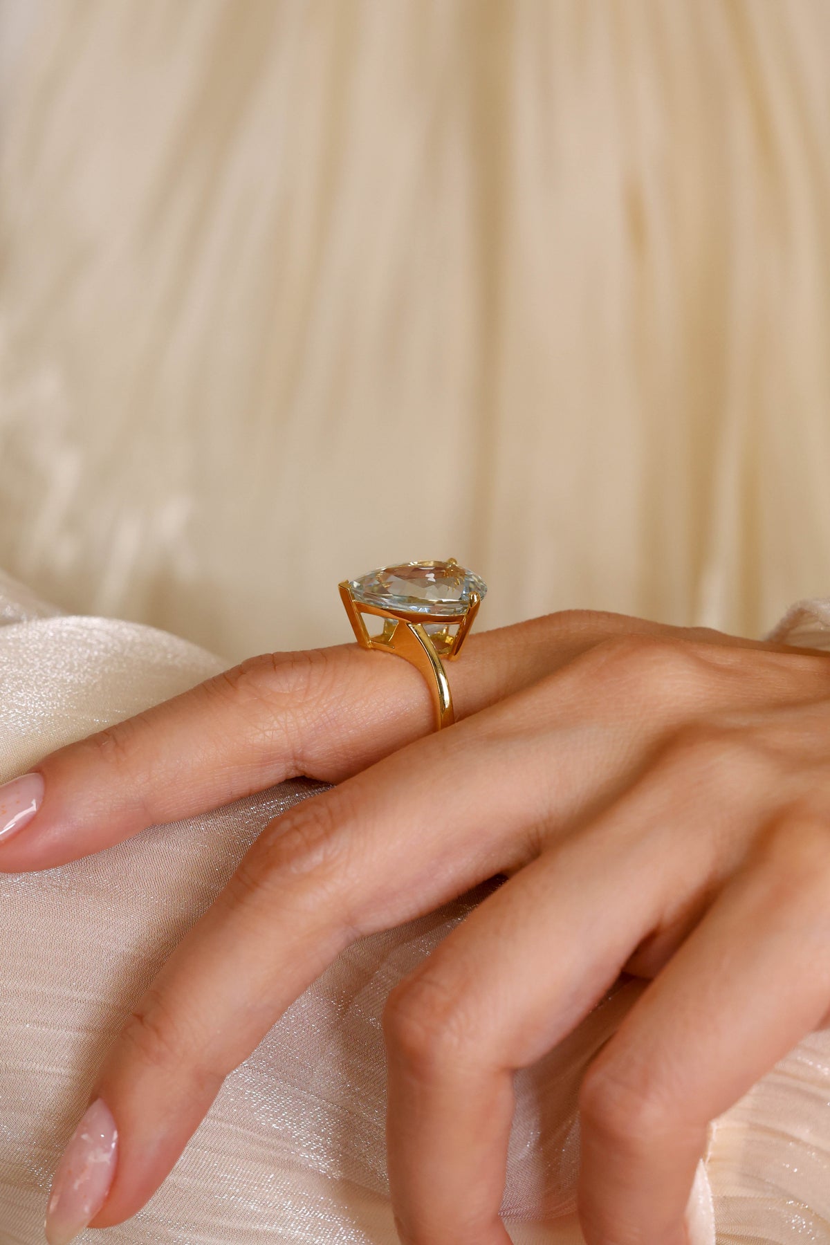 Pear-Cut Aquamarine Ring in 18K Yellow Gold – view 2