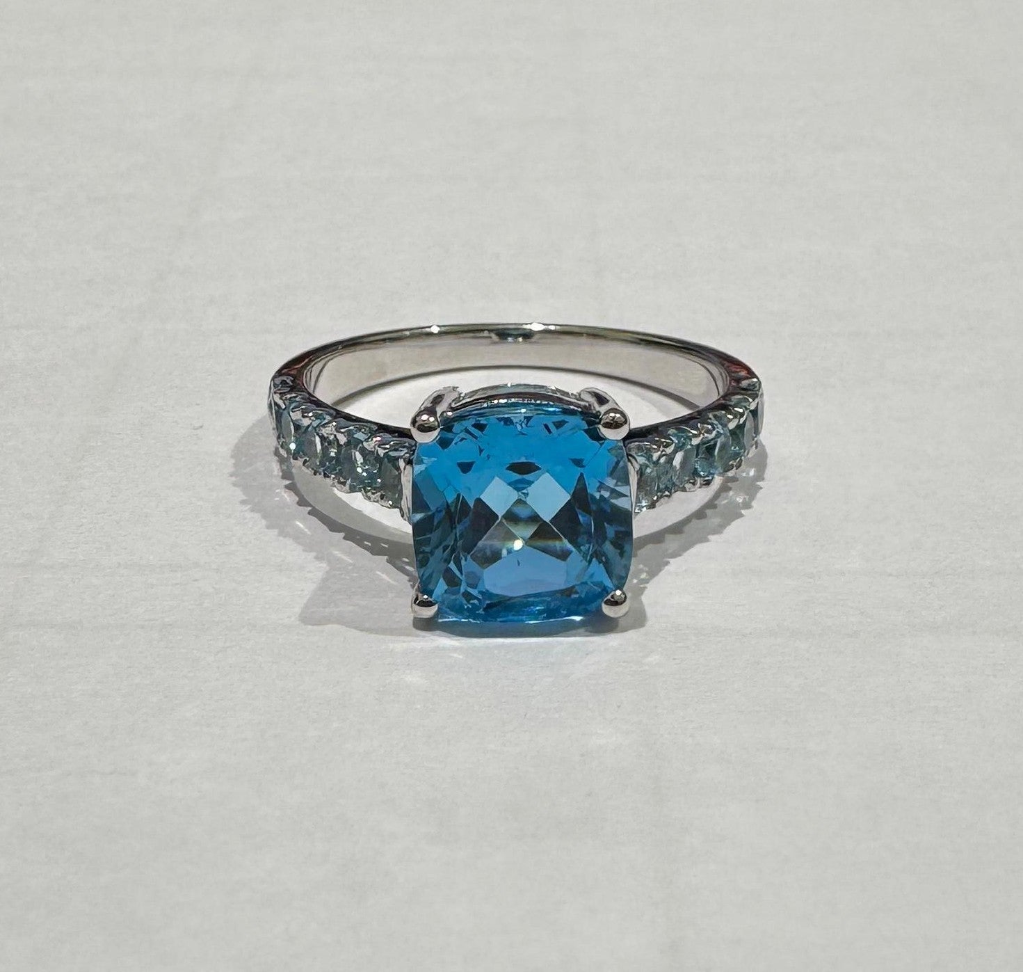 3.15 ct cushion cut topaz 18k white gold ring