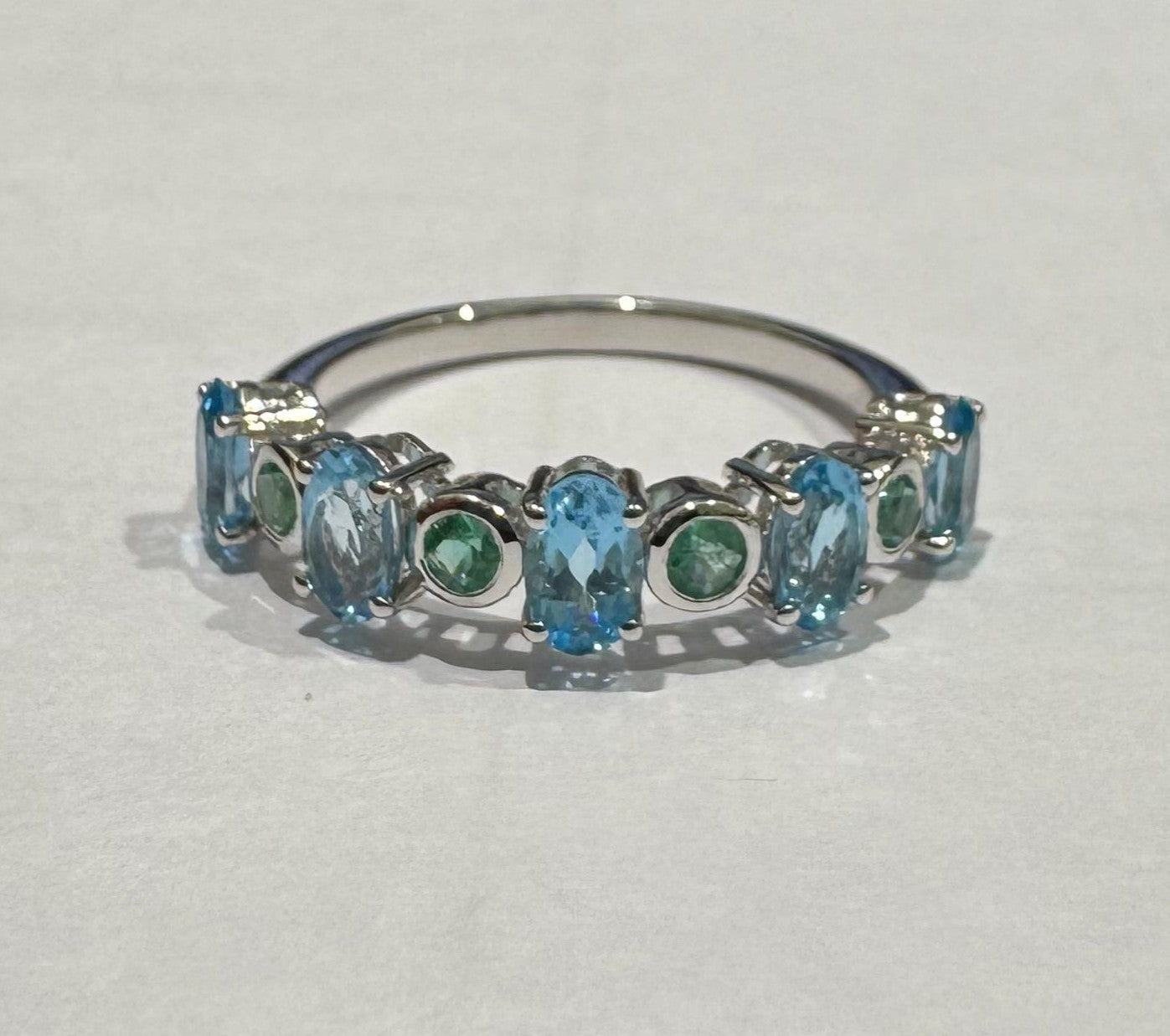 1.30 ct round cut emerald 18k white gold ring