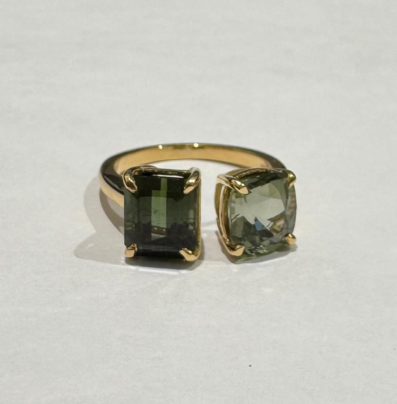 2.77 ct color stone 18k yellow gold ring