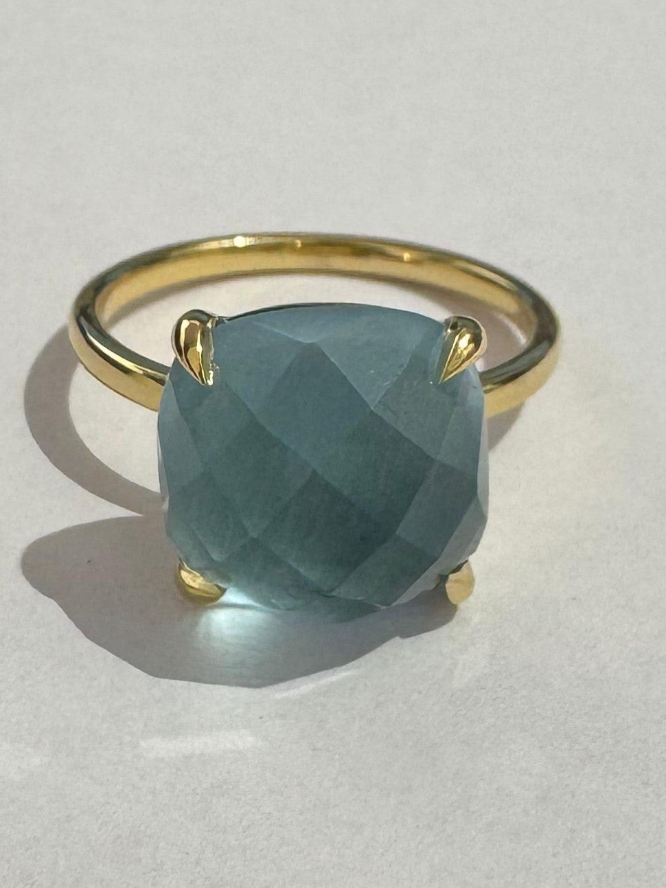 9.23 ct color stone 18k yellow gold ring