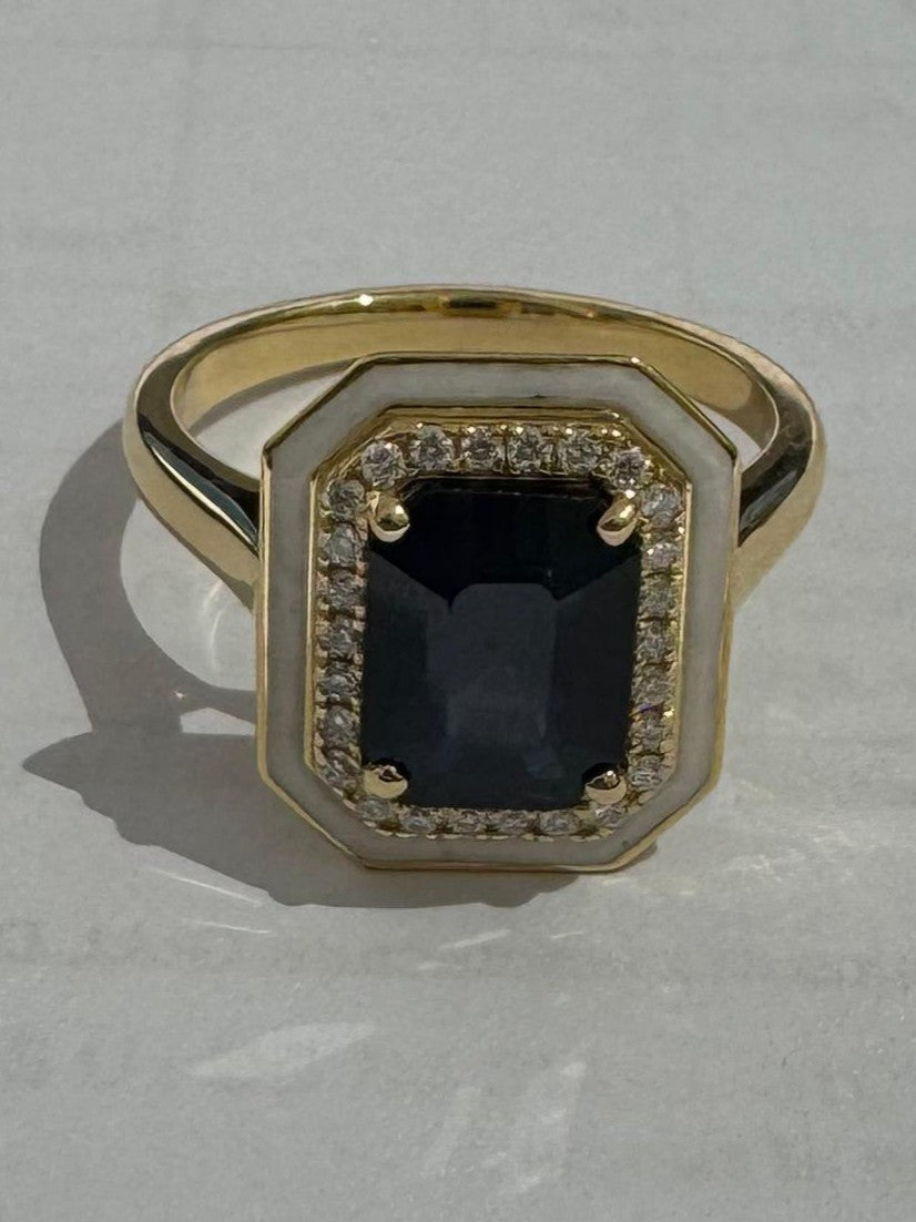 0.17 ct Diamond and 2.68 ct Blue Sapphire Ring in 18K Yellow Gold