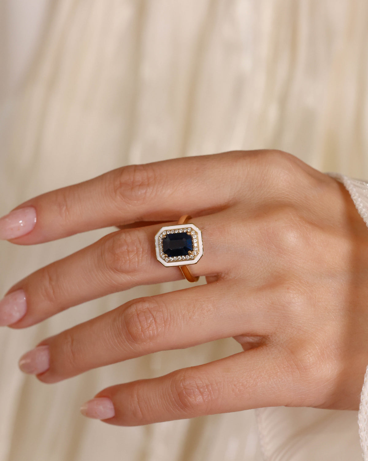 Blue Sapphire and Diamond Enamel Ring in 18K Yellow Gold, 2.68 ct