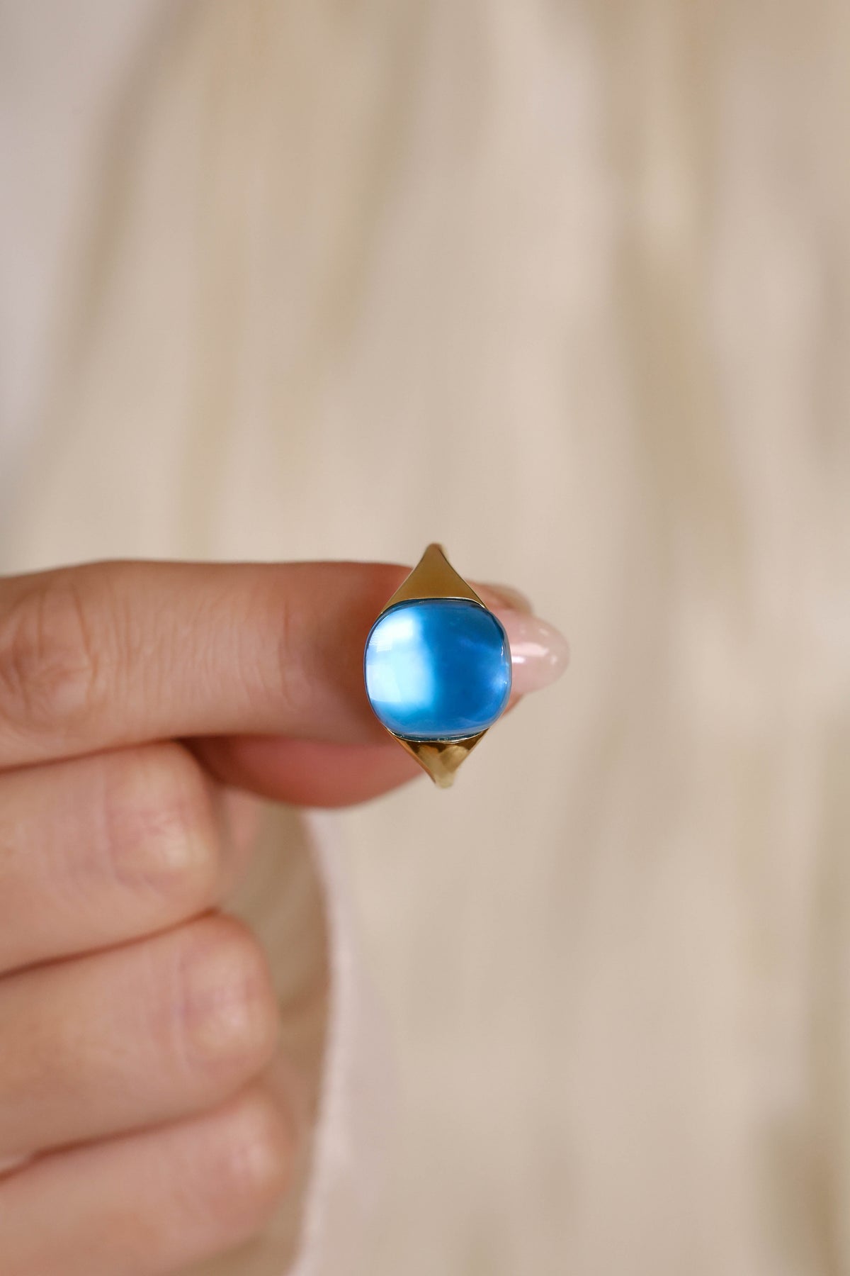 Cabochon Blue Topaz Ring in 18K Yellow Gold – view 3