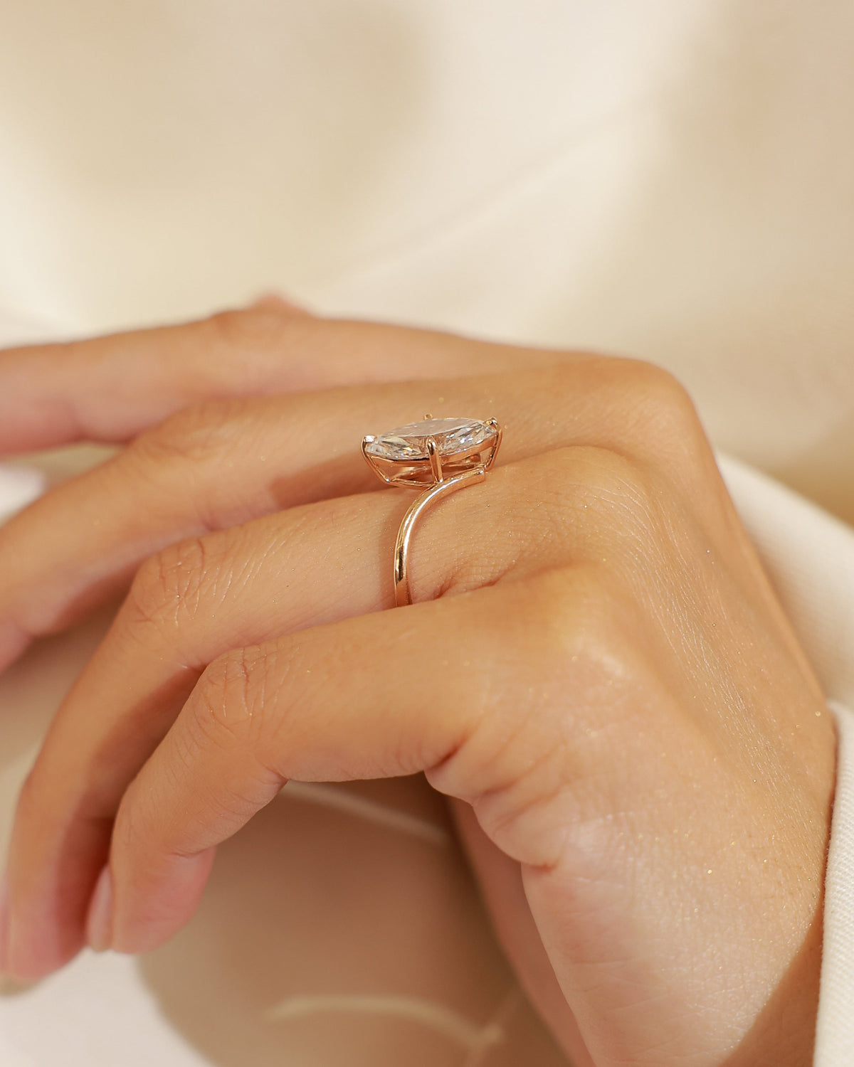 Luna Solitaire Ring - Marquise 3.06 ct in 18K Rose Gold – view 4
