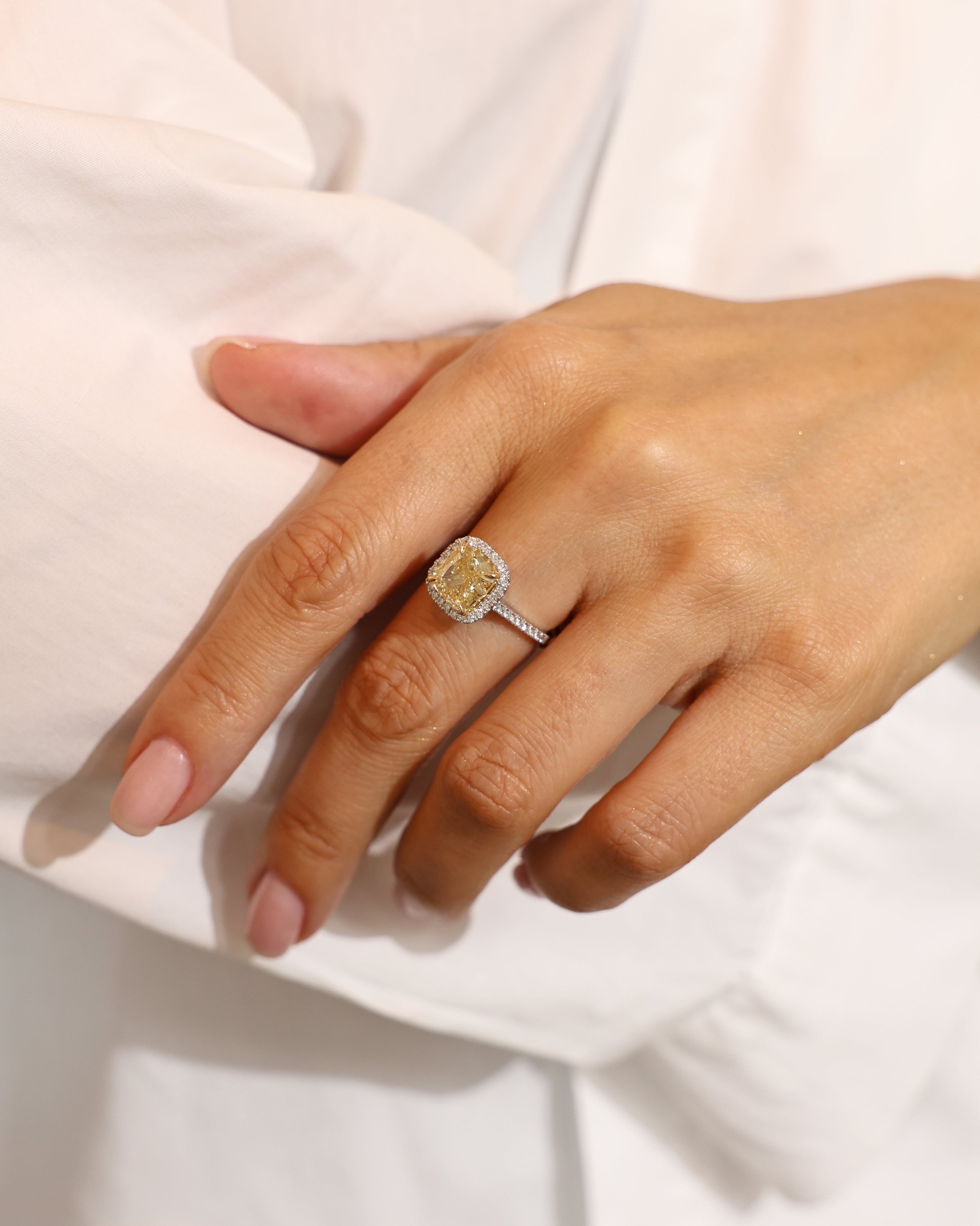 ASTER RING - CUSHION CUT 3 CT.