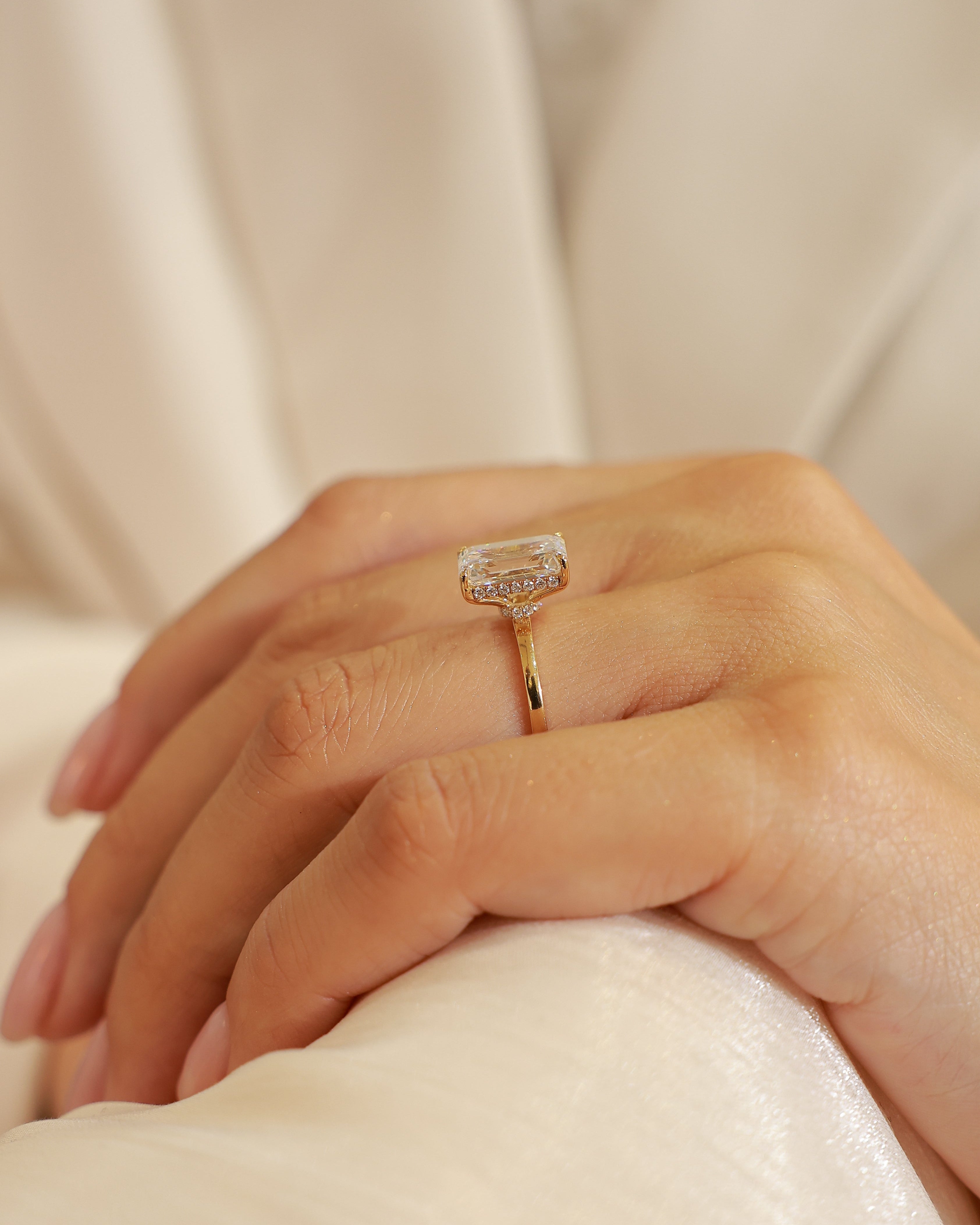 NOBLE RING - EMERALD CUT 3,09 ct.