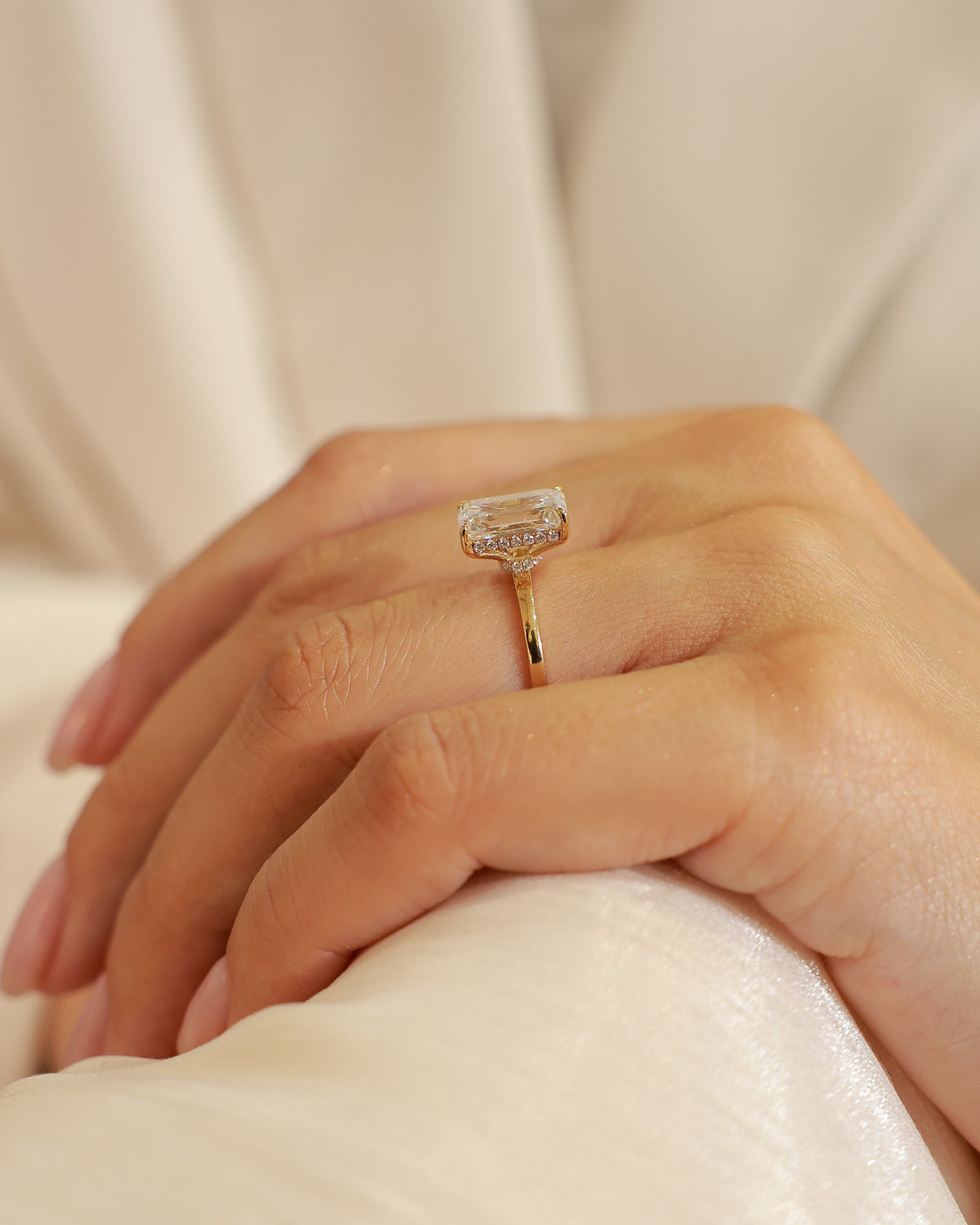 Noble Ring – Emerald Cut 3.09 ct in 18K Yellow Gold – view 3
