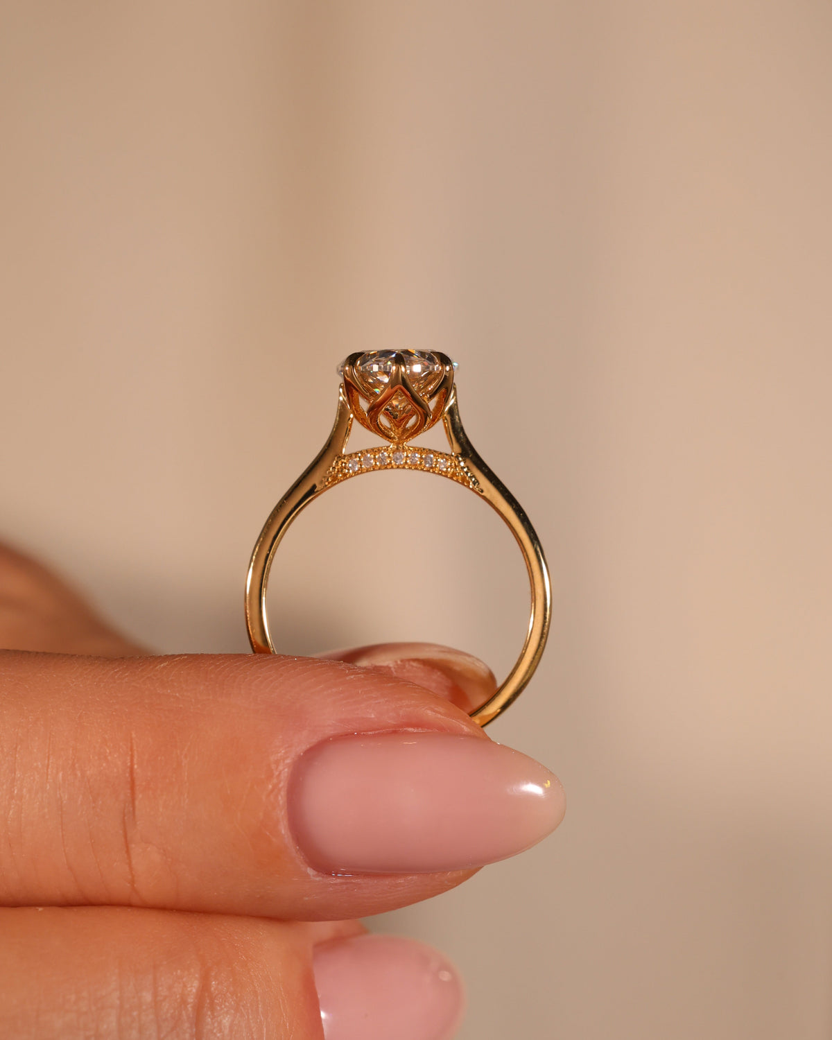 OVAL LAB DIAMOND FLOWER PETAL RING