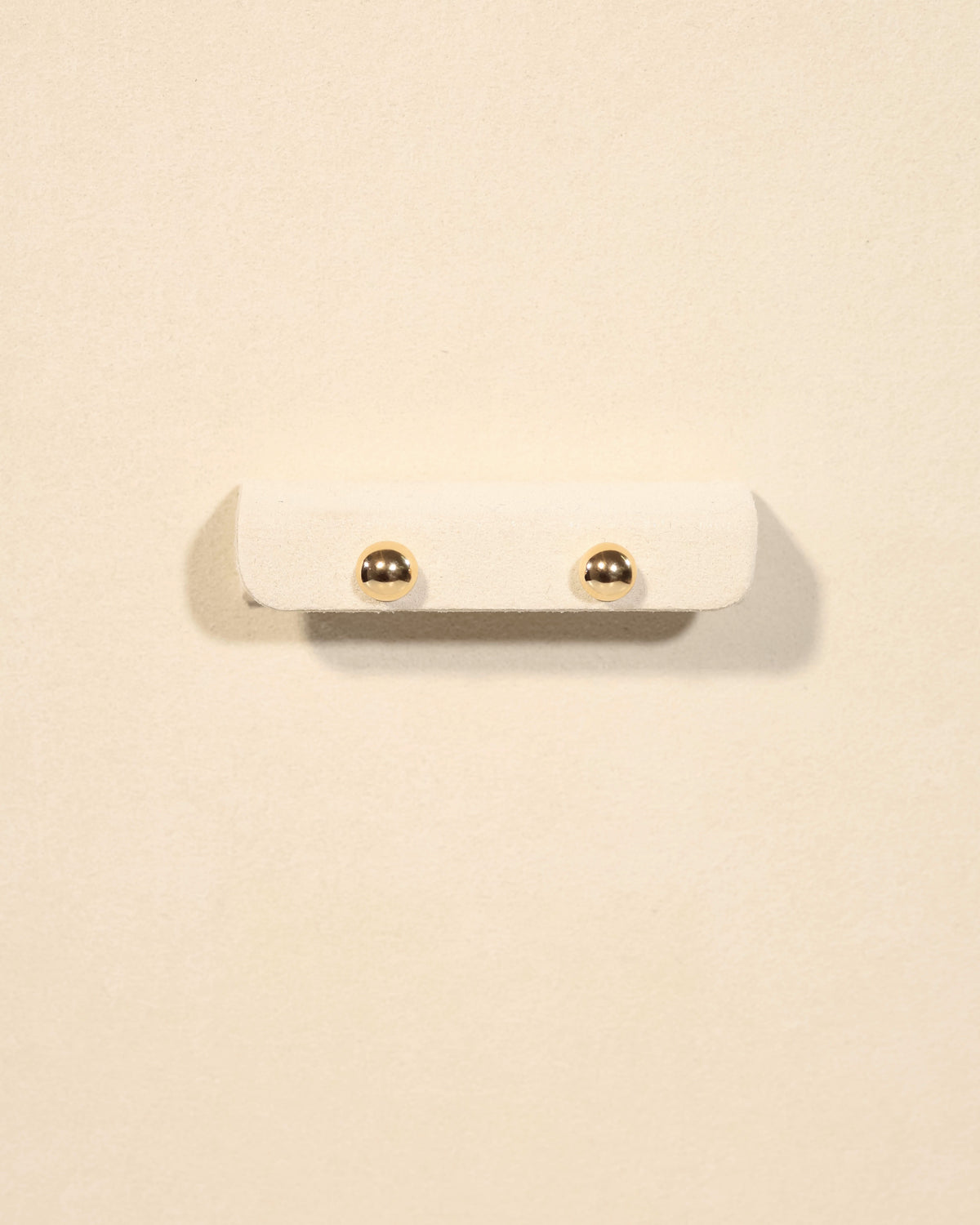 Gold Ball Stud Earrings in 18K Yellow Gold – GER00030
