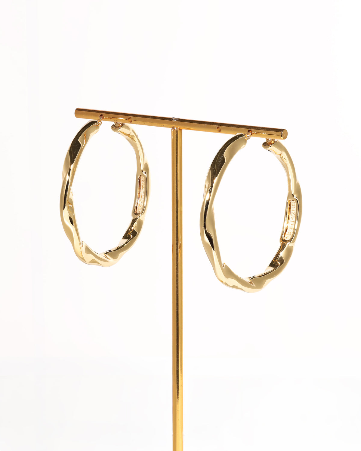 Wavy Thin Gold Hoop Earrings in 18K Yellow Gold – GER00129