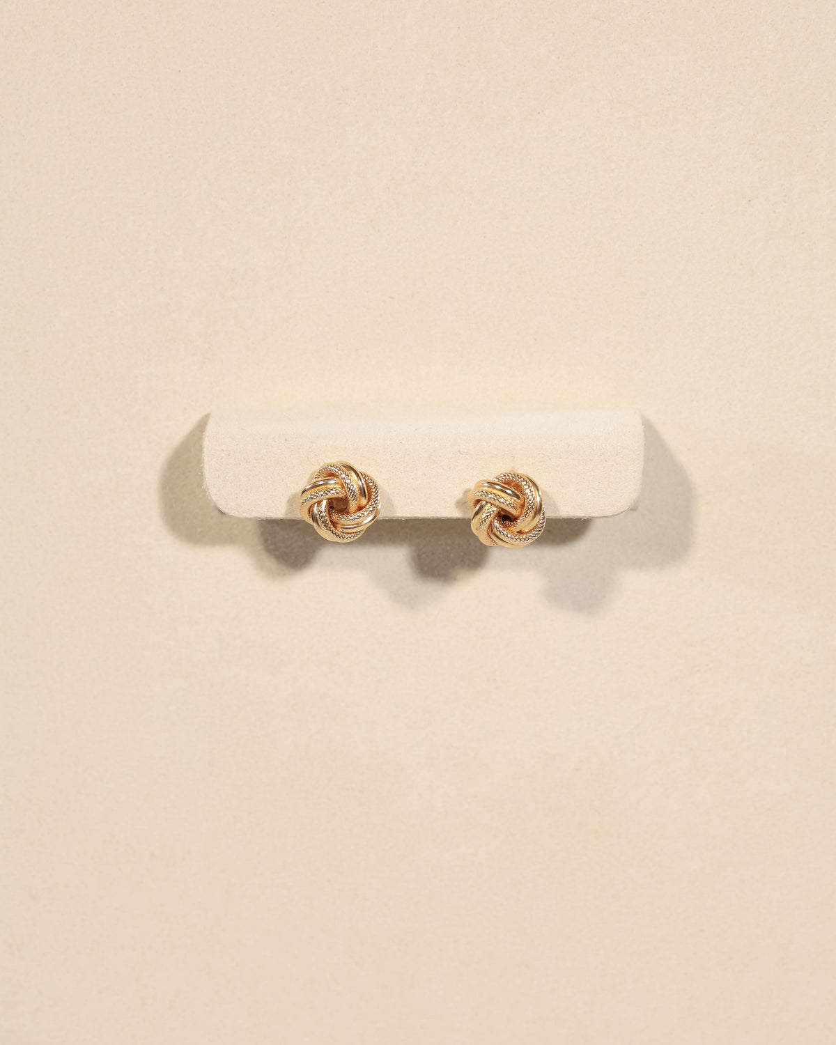 Gold Rose Stud Earrings in 18K Yellow Gold – GER00146