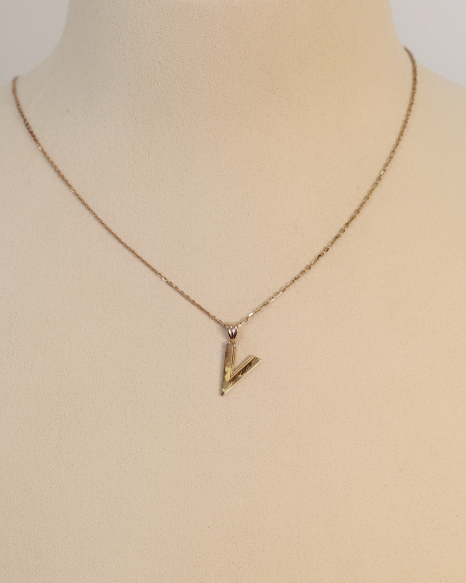 LETTER “V” PENDANT