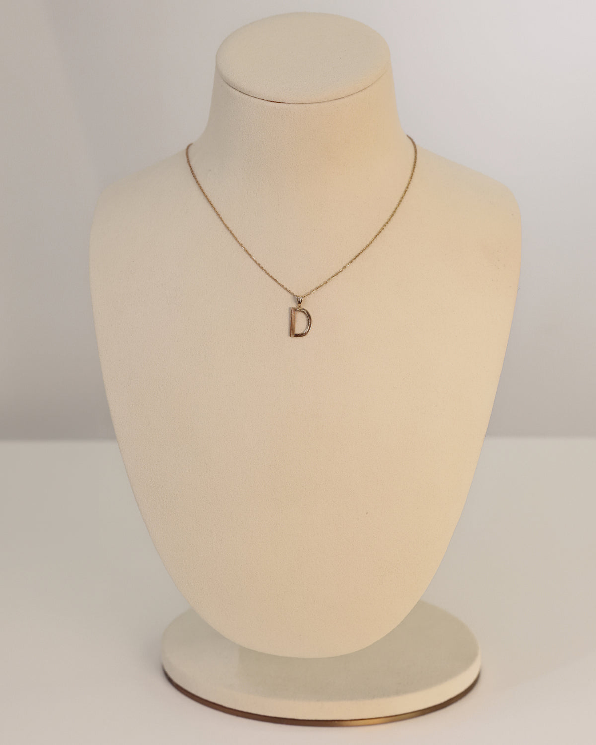 Letter “D” Pendant in 18K Yellow Gold – view 2