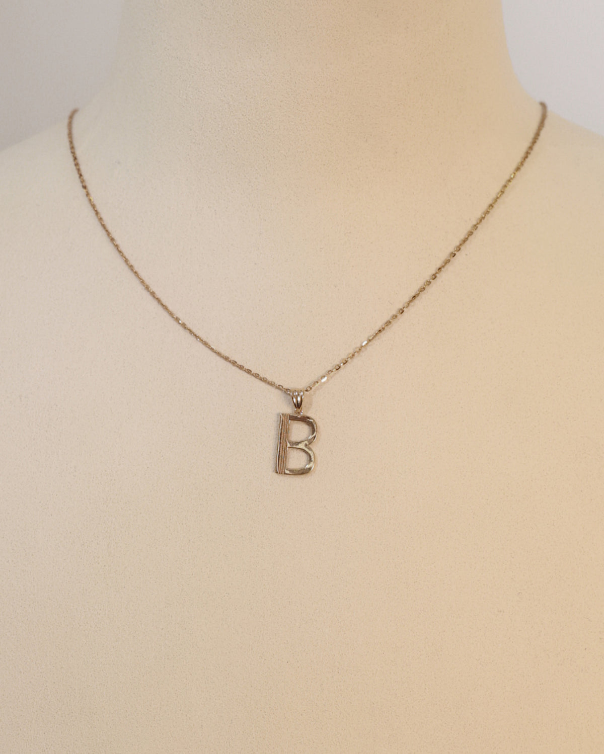 Letter “B” Pendant in 18K Yellow Gold