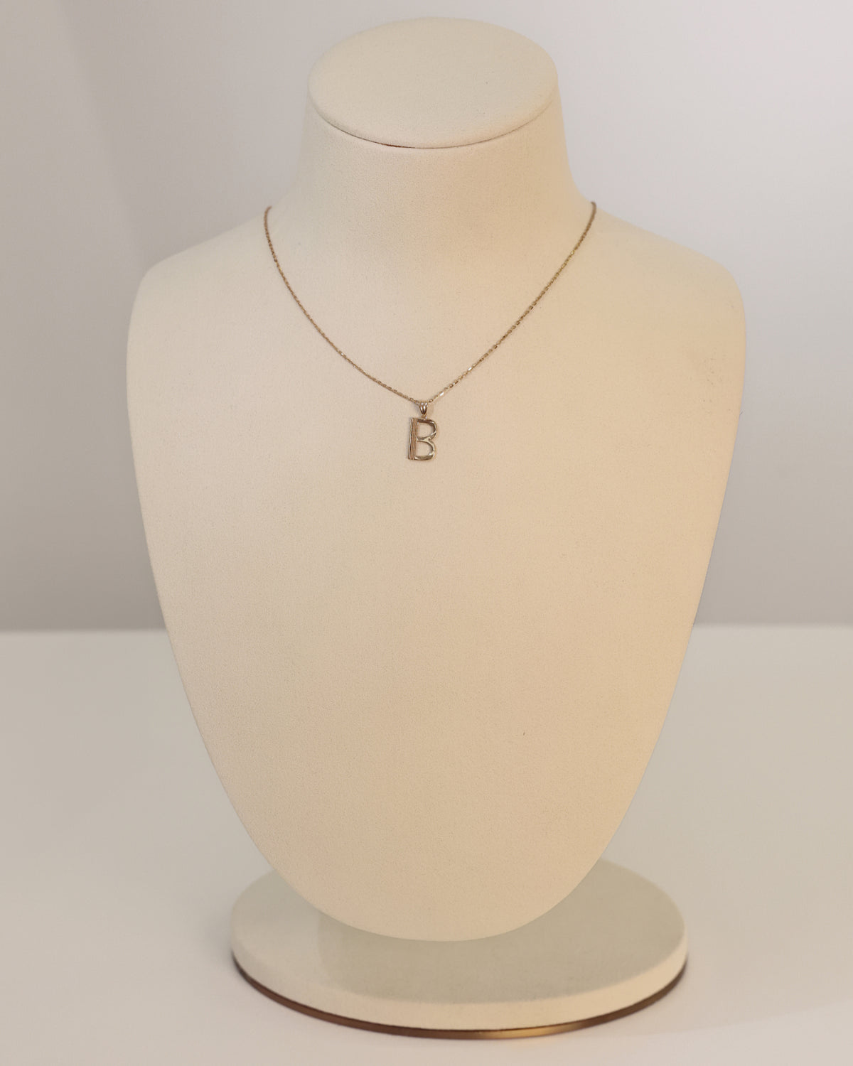 Letter “B” Pendant in 18K Yellow Gold – view 2