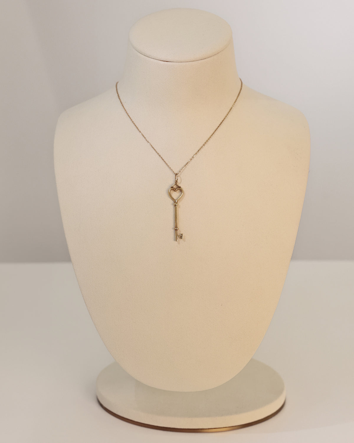 Gold Key Pendant in 18K Rose Gold – view 2