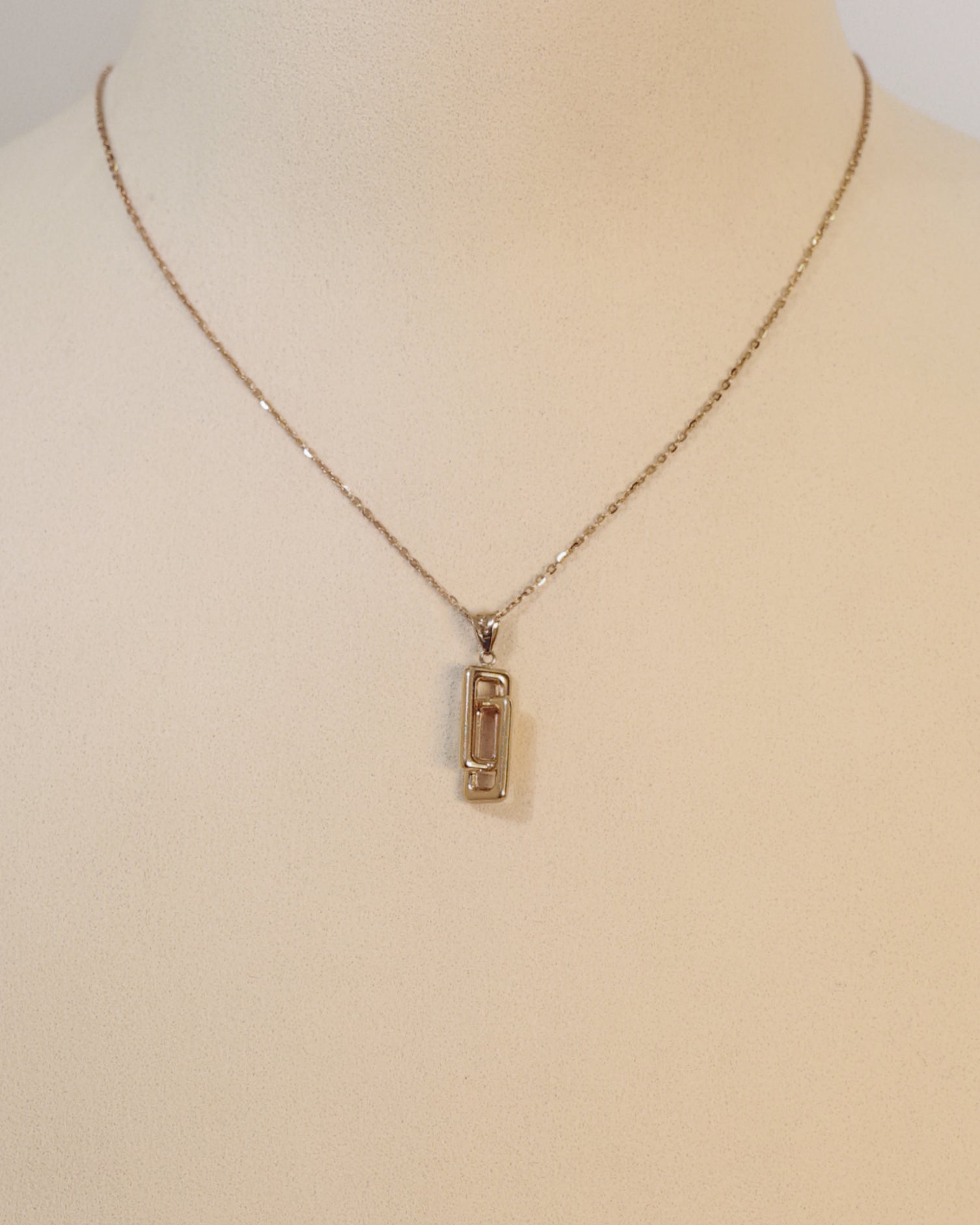 GOLD RECTANGLE PENDANT