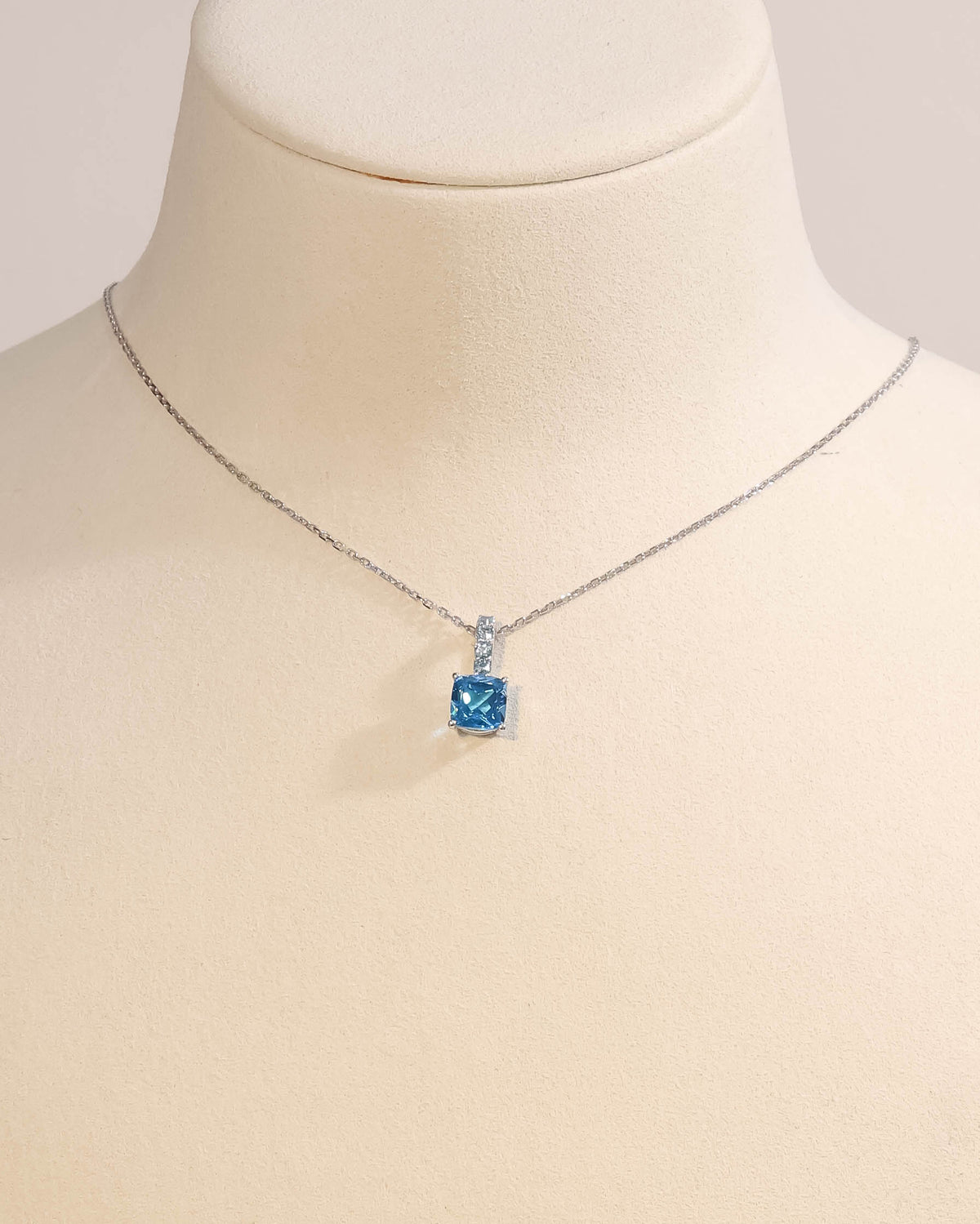 Blue Topaz Pendant in 18K White Gold, 3.65 ct