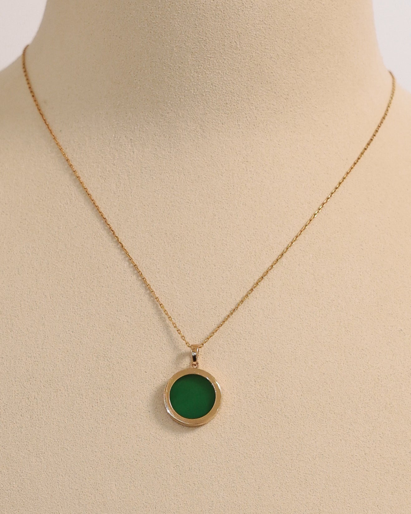 GREEN AGATE MINI CIRCLE PENDANT