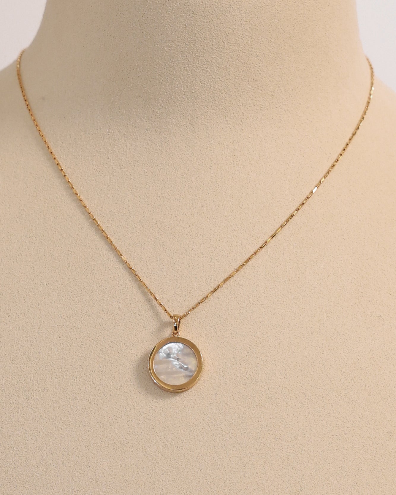PEARL MINI CIRCLE PENDANT